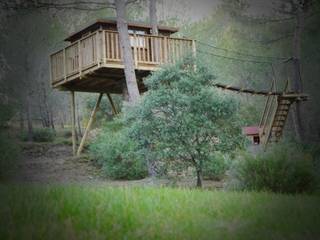 Une cabane a Aix en Provence, Cabaneo Cabaneo Mediterranean style nursery/kids room Wood Wood effect