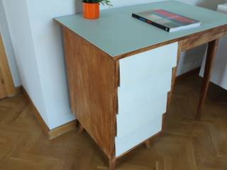 Escritorio retro y lámpara nube ., cocodecora cocodecora Scandinavian style study/office Solid Wood Multicolored