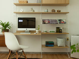 スウェーデン人の3人に2人は使っている壁掛け収納ストリング, グリニッチ グリニッチ Scandinavian style living room Shelves