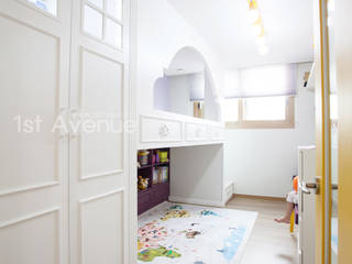 러블리한 다락방이 있는 인테리어, 퍼스트애비뉴 퍼스트애비뉴 Dormitorios infantiles de estilo moderno