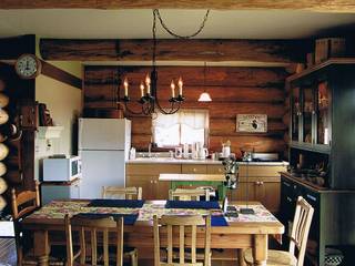 Log Cabin beside Japan Alps, Cottage Style / コテージスタイル Cottage Style / コテージスタイル Country style dining room Wood Wood effect