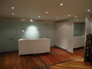 MOBILIARIO BOUTIQUE DIANA CEPEDA, Mako laboratorio Mako laboratorio 商業空間 木 木目調