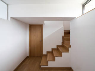 CASA BARBARA, R. Borja Alvarez. Arquitecto R. Borja Alvarez. Arquitecto Rustic style corridor, hallway & stairs