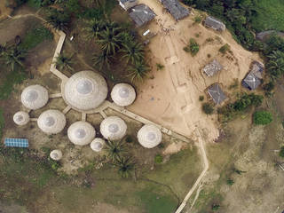 Kipará Té Etnoaldea Turística Embera / Juan Pablo Dorado + Oficina Suramericana de Arquitectura, Oficina Suramericana De Arquitectura Oficina Suramericana De Arquitectura Tropical style houses Solid Wood Multicolored