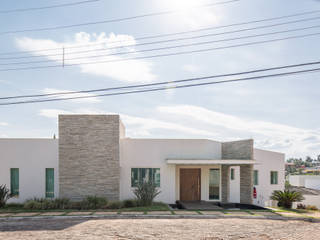 Residência Ville, JERAU Projetos Sustentáveis JERAU Projetos Sustentáveis Casas de estilo minimalista Caliza