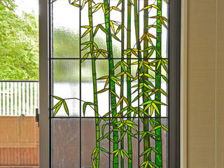 竹林の見える部屋, マルグラスデザインスタジオ マルグラスデザインスタジオ 和風デザインの テラス ガラス 緑