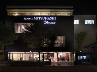 Sports MITSUHASHI Brownie, 株式会社アマゲロ / amgrrow Co., Ltd. 株式会社アマゲロ / amgrrow Co., Ltd. Commercial spaces Metal