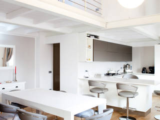 Appartamento duplex a Bologna, senzanumerocivico senzanumerocivico Modern kitchen