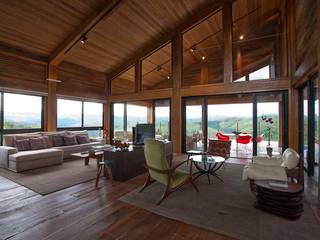 Mountain House, David Guerra Arquitetura e Interiores David Guerra Arquitetura e Interiores Rustic style house