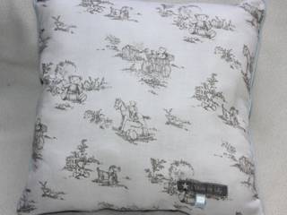 Coussin collection "Oursons sur Toile de Jouy", L'Etoile de Lilly L'Etoile de Lilly Phòng trẻ em phong cách chiết trung Dệt may Amber/Gold