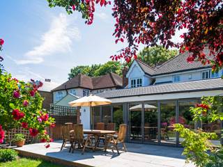 Surrey House, Frost Architects Ltd Frost Architects Ltd Modern balcony, veranda & terrace