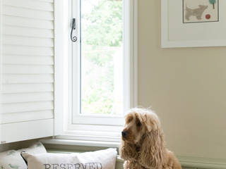 Duo-colour windows and doors in Suffolk cottage, The Wood Window Alliance The Wood Window Alliance Classic style windows & doors Wood Wood effect