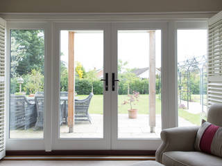 Duo-colour windows and doors in Suffolk cottage, The Wood Window Alliance The Wood Window Alliance Classic style windows & doors Wood Wood effect