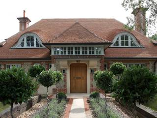 Arts & Crafts style house, The Wood Window Alliance The Wood Window Alliance Classic style houses Wood Wood effect