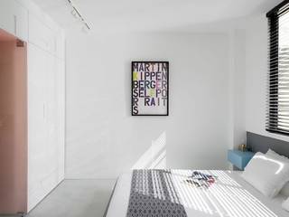 UM MINI APÉ LINDO, COLORIDO E COM ÓTIMAS SOLUÇÕES, Casa de Valentina Casa de Valentina Modern style bedroom