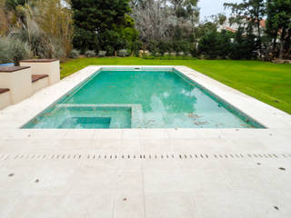 homify Classic style pool