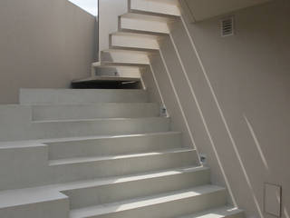 CASA EN TIGRE, FILM OBRAS DE ARQUITECTURA FILM OBRAS DE ARQUITECTURA Modern corridor, hallway & stairs Concrete