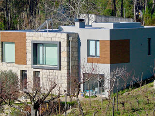 Moradia Ferreirós do Dão, AET XXI - Projetos de Arquitetura e Engenharia de Tondela, Lda AET XXI - Projetos de Arquitetura e Engenharia de Tondela, Lda Modern houses