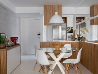 Cozinha gourmet, Carolina Mendonça Projetos de Arquitetura e Interiores LTDA Carolina Mendonça Projetos de Arquitetura e Interiores LTDA Modern dining room