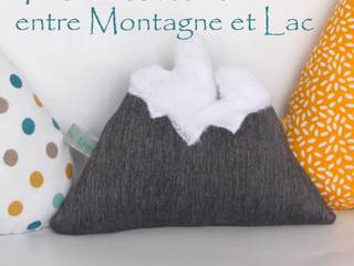 Collection de coussins "Entre lac et montagne", l'atelier de kroll l'atelier de kroll 北欧デザインの 子供部屋 テキスタイル アンバー/ゴールド