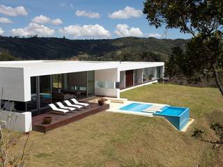 CASA BARRENECHE, LIGHTEN LIGHTEN Minimalist pool