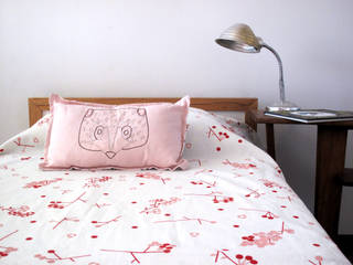Blanco para bebés y niños, bla bla textiles bla bla textiles モダンスタイルの寝室 綿 赤色