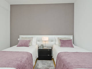 Private Interior Design Project - Albufeira, Simple Taste Interiors Simple Taste Interiors Camera da letto moderna