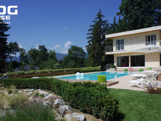 Villa in legno con piscina: lineare ed ecologica., LOG HOUSE LOG HOUSE