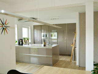 Umbau 90er Jahre Wohnhaus, HONEYandSPICE innenarchitektur + design HONEYandSPICE innenarchitektur + design Modern kitchen
