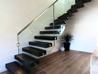 Kragarmtreppe Bremen, lifestyle-treppen.de lifestyle-treppen.de ห้องโถงทางเดินและบันไดสมัยใหม่ คอนกรีต