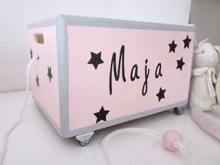 Spielzeugkiste Sterne rosa, duzis holzwerkstatt duzis holzwerkstatt Nursery/kid’s room