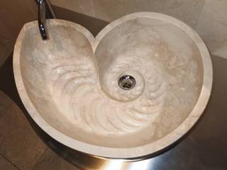 Washbasin in marble Cappuccino, mod. Nautilus, CusenzaMarmi CusenzaMarmi Nowoczesna łazienka Marmur