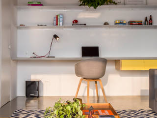 apto do pilar azul, Casa100 Arquitetura Casa100 Arquitetura Soggiorno moderno