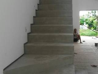 escada em cimento queimado, Margareth Salles Margareth Salles Modern corridor, hallway & stairs Concrete