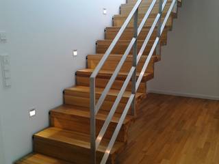 Faltwerktreppe Mannheim, lifestyle-treppen.de lifestyle-treppen.de ห้องโถงทางเดินและบันไดสมัยใหม่ ไม้ Wood effect