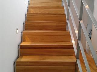 Faltwerktreppe Mannheim, lifestyle-treppen.de lifestyle-treppen.de Modern Corridor, Hallway and Staircase Wood Wood effect