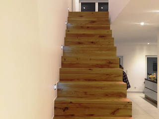 Faltwerktreppe Kleinsteinhausen, lifestyle-treppen.de lifestyle-treppen.de ห้องโถงทางเดินและบันไดสมัยใหม่ ไม้ Wood effect