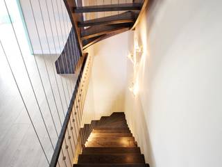 Faltwerktreppe Trier, lifestyle-treppen.de lifestyle-treppen.de ห้องโถงทางเดินและบันไดสมัยใหม่ ไม้ Wood effect