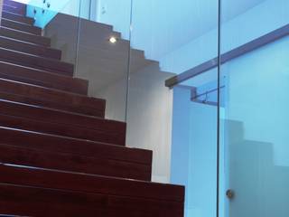 Faltwerktreppe Mainz - Treppe des Jahres 2011, lifestyle-treppen.de lifestyle-treppen.de モダンスタイルの 玄関&廊下&階段 木 木目調