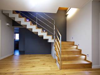 Faltwerktreppe Freiburg, lifestyle-treppen.de lifestyle-treppen.de Modern corridor, hallway & stairs Wood Wood effect