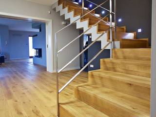 Faltwerktreppe Freiburg, lifestyle-treppen.de lifestyle-treppen.de Modern corridor, hallway & stairs Wood Wood effect