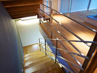 Faltwerktreppe Freiburg, lifestyle-treppen.de lifestyle-treppen.de ห้องโถงทางเดินและบันไดสมัยใหม่ ไม้ Wood effect