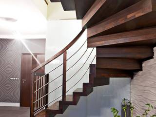 Faltwerktreppe Frankfurt, lifestyle-treppen.de lifestyle-treppen.de Modern corridor, hallway & stairs Wood Wood effect