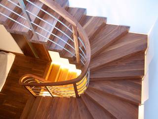 Faltwerktreppe Speyer, lifestyle-treppen.de lifestyle-treppen.de Modern corridor, hallway & stairs Wood Wood effect