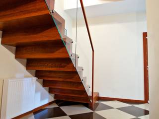 Faltwerktreppe Neunkirchen, lifestyle-treppen.de lifestyle-treppen.de Modern corridor, hallway & stairs Wood Wood effect