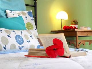 INTERIOR RELOOKING - BEDROOM, Ilaria Mora Ilaria Mora Classic style bedroom