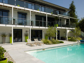 Modern Home Bond, Baufritz (UK) Ltd. Baufritz (UK) Ltd. Modern pool