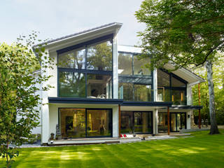 Luxury design house with Balinese flair, Baufritz (UK) Ltd. Baufritz (UK) Ltd. Casas estilo moderno: ideas, arquitectura e imágenes