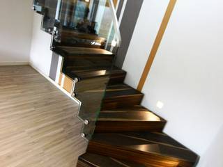 Faltwerktreppe Bonn, lifestyle-treppen.de lifestyle-treppen.de Modern corridor, hallway & stairs Wood Wood effect