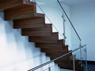 Faltwerktreppe Pforzheim, lifestyle-treppen.de lifestyle-treppen.de Modern Corridor, Hallway and Staircase Wood Wood effect